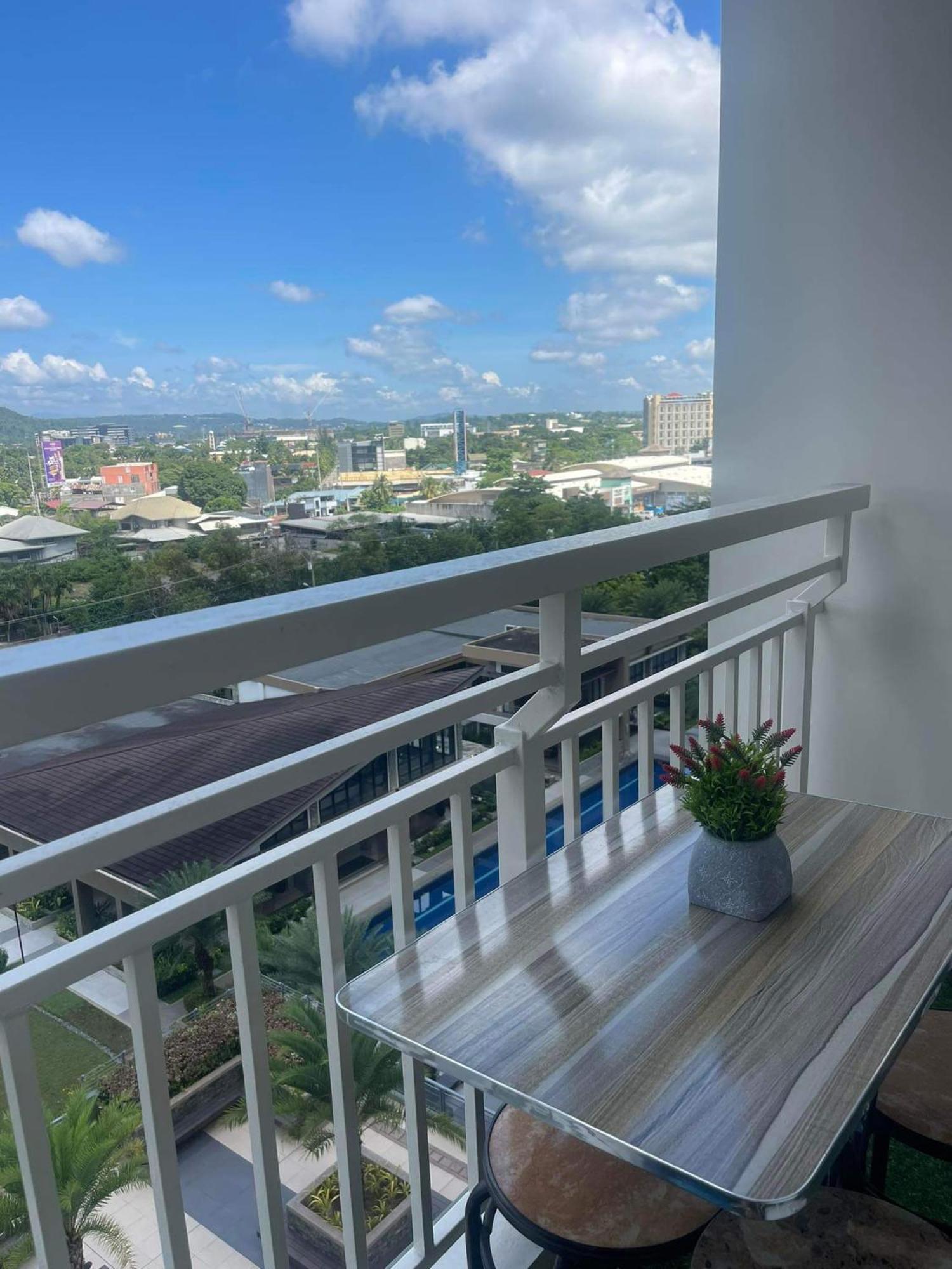 Verdon Parc Davao City With Balcony By Darpm מראה חיצוני תמונה