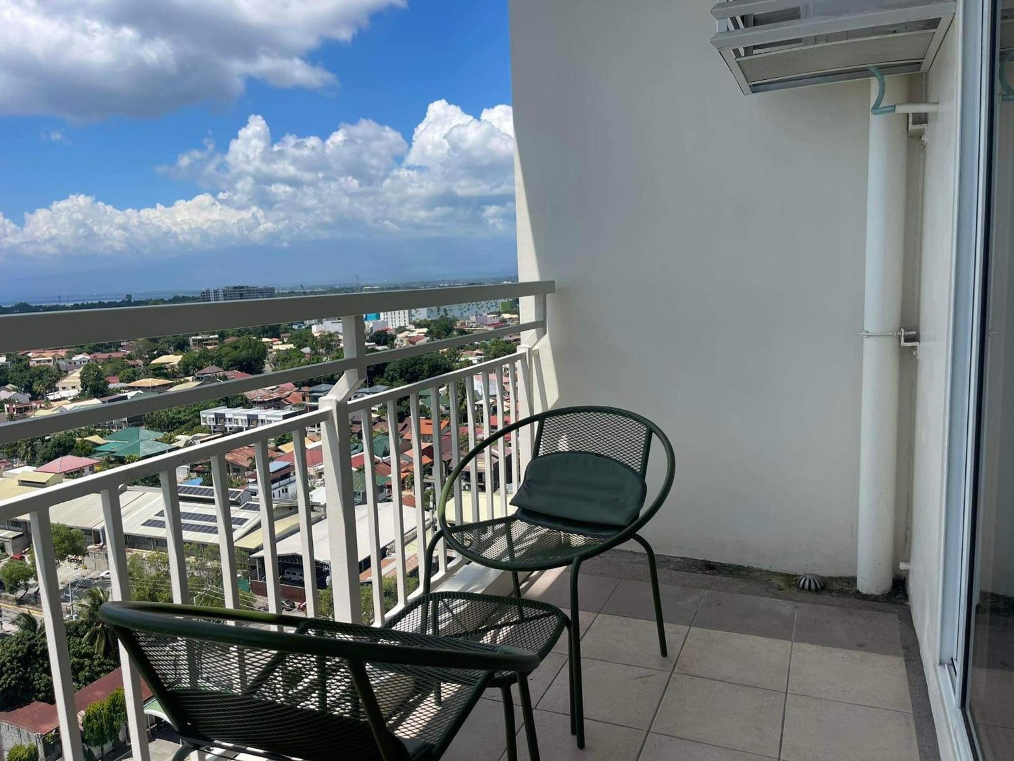 Verdon Parc Davao City With Balcony By Darpm מראה חיצוני תמונה