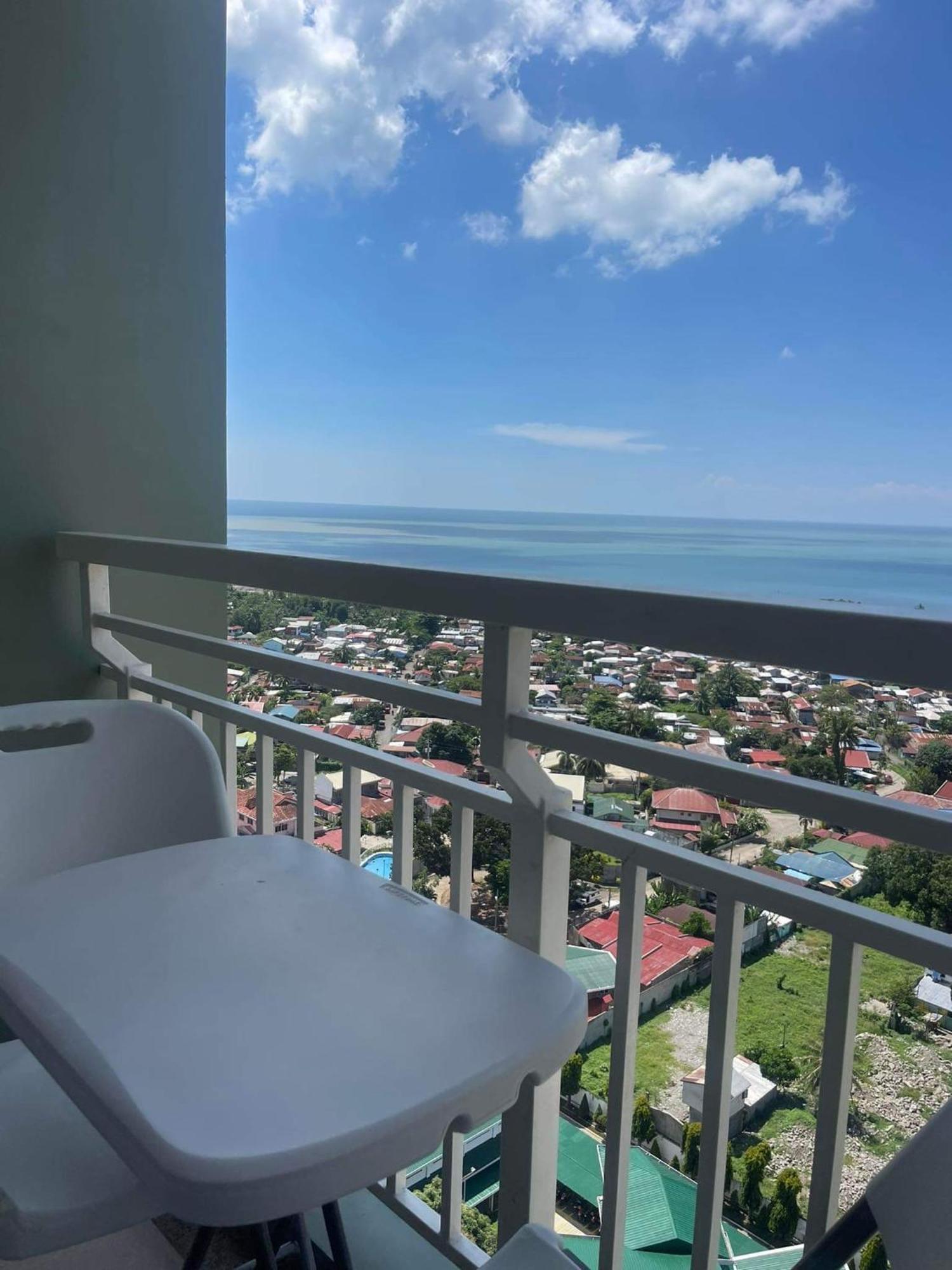 Verdon Parc Davao City With Balcony By Darpm מראה חיצוני תמונה