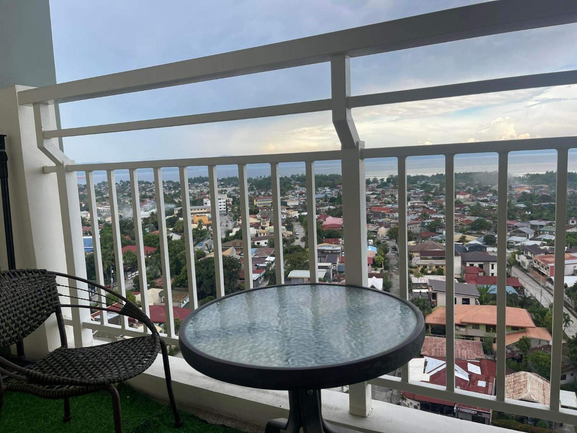 Verdon Parc Davao City With Balcony By Darpm מראה חיצוני תמונה