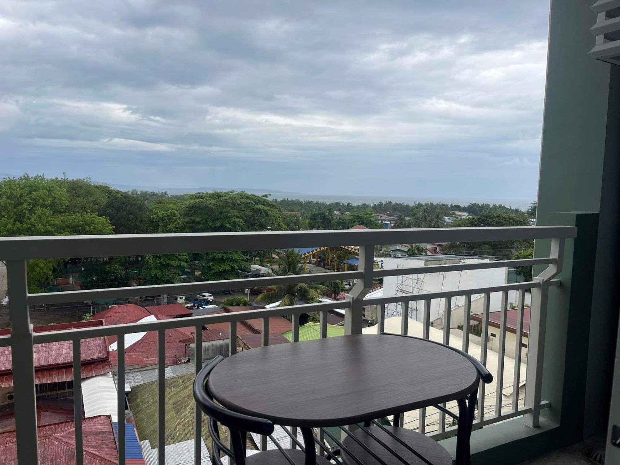 Verdon Parc Davao City With Balcony By Darpm מראה חיצוני תמונה