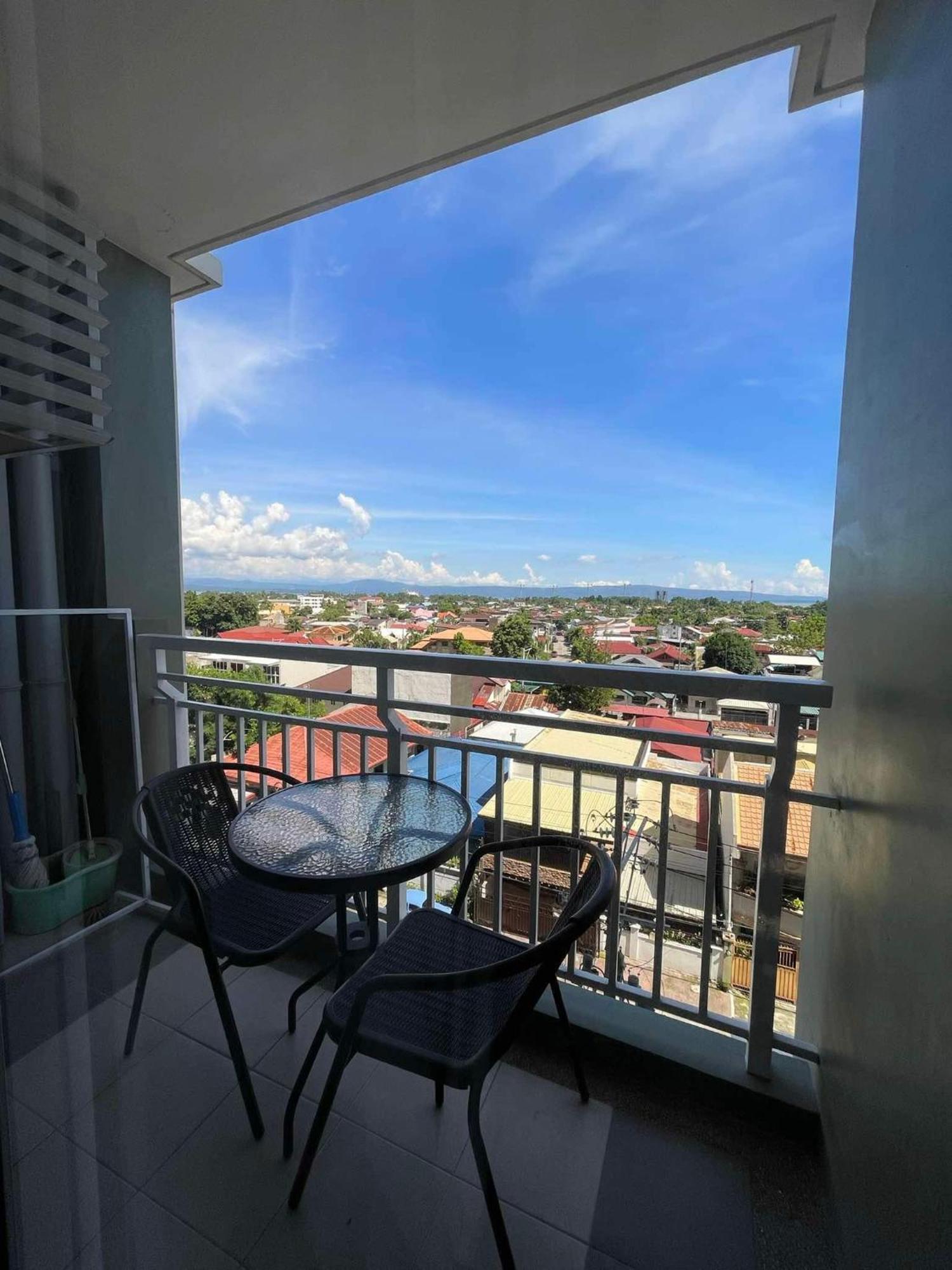 Verdon Parc Davao City With Balcony By Darpm מראה חיצוני תמונה